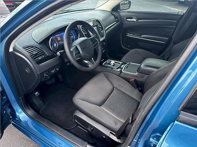 Used 2023 Chrysler 300 Touring w/ Sport Appearance Package image 15