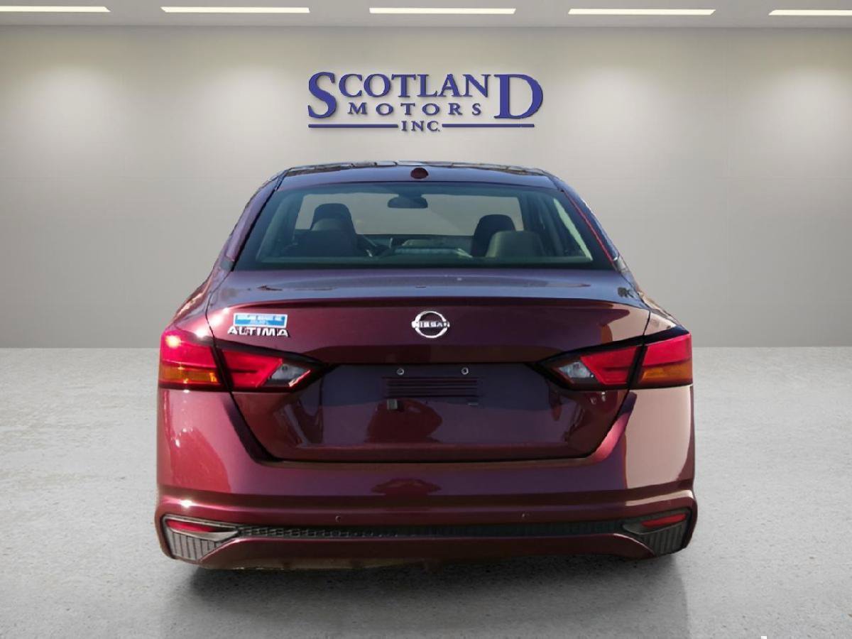 Used 2025 Nissan Altima 2.5 SV FWD image 7