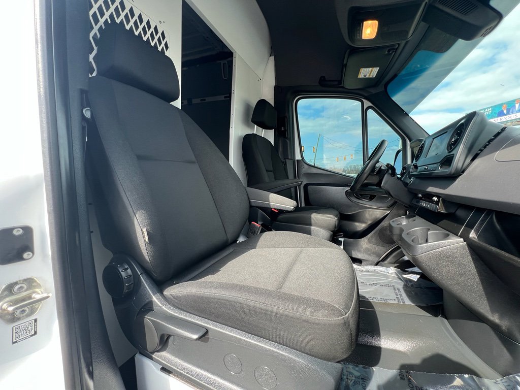 Used 2019 Mercedes-Benz Sprinter 1500 image 12