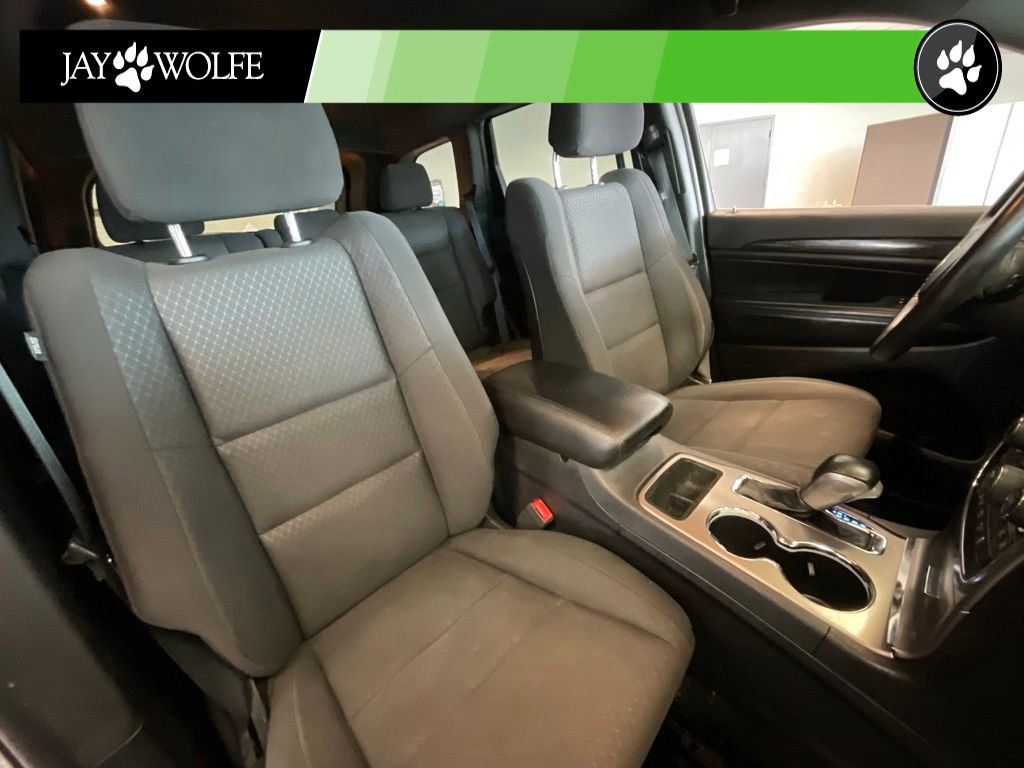 Used 2019 Jeep Grand Cherokee Laredo w/ Security & Convenience Group AWD/4WD image 18