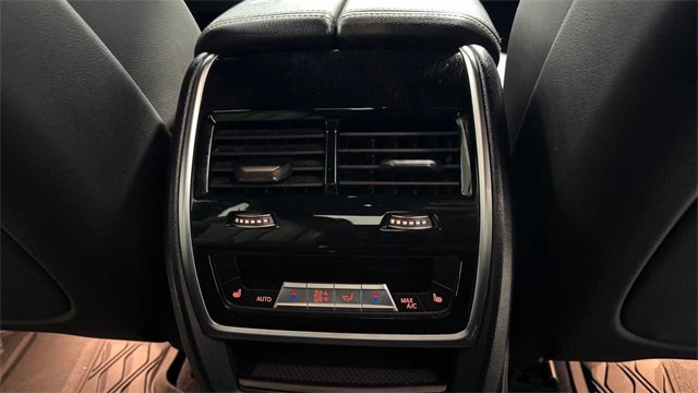 Used 2020 BMW X7 M50i w/ Executive Package image 19