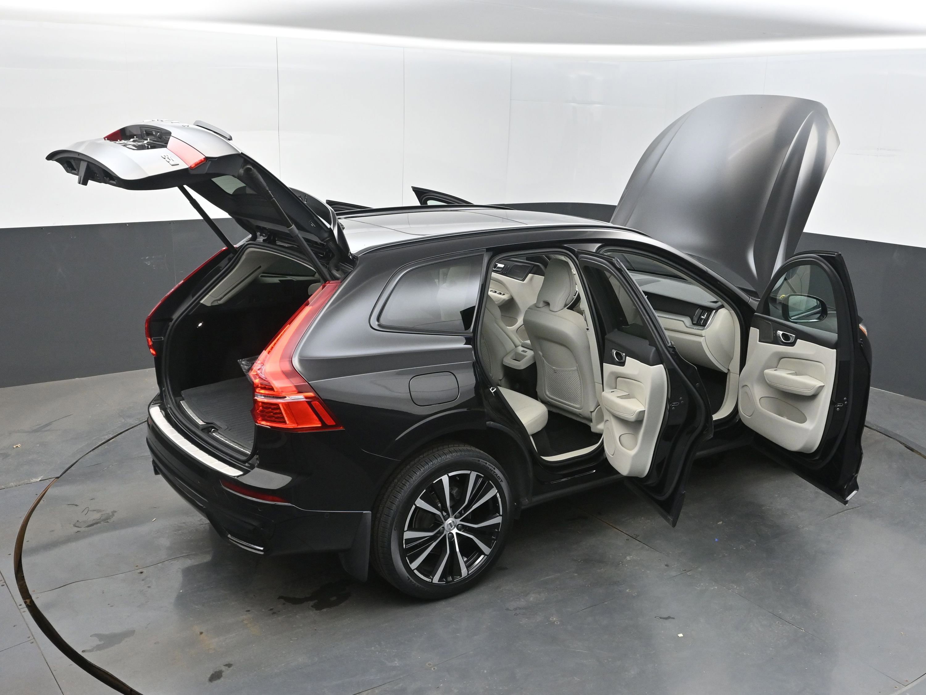 Used 2023 Volvo XC60 B5 Plus w/ Climate Package image 43