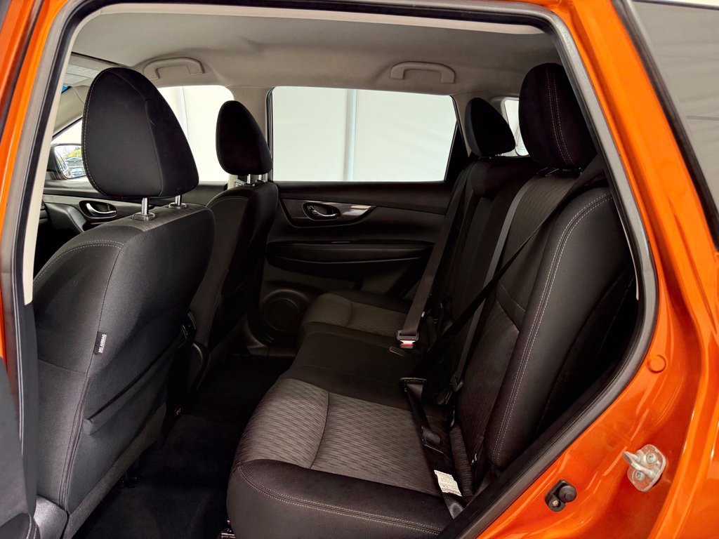 Used 2020 Nissan Rogue SV FWD image 18