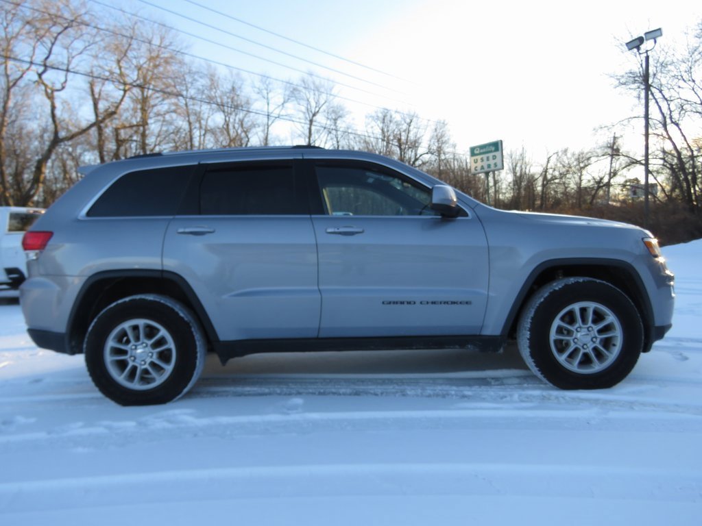 Used 2019 Jeep Grand Cherokee Laredo image 4