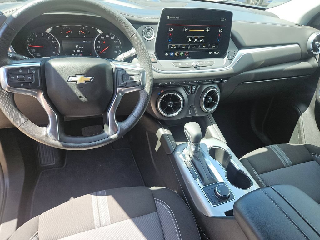 Used 2025 Chevrolet Blazer LT FWD image 16