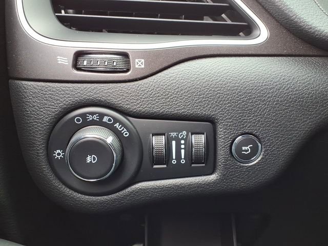 Used 2022 Jeep Cherokee Trailhawk w/ Premium Leather Package image 24