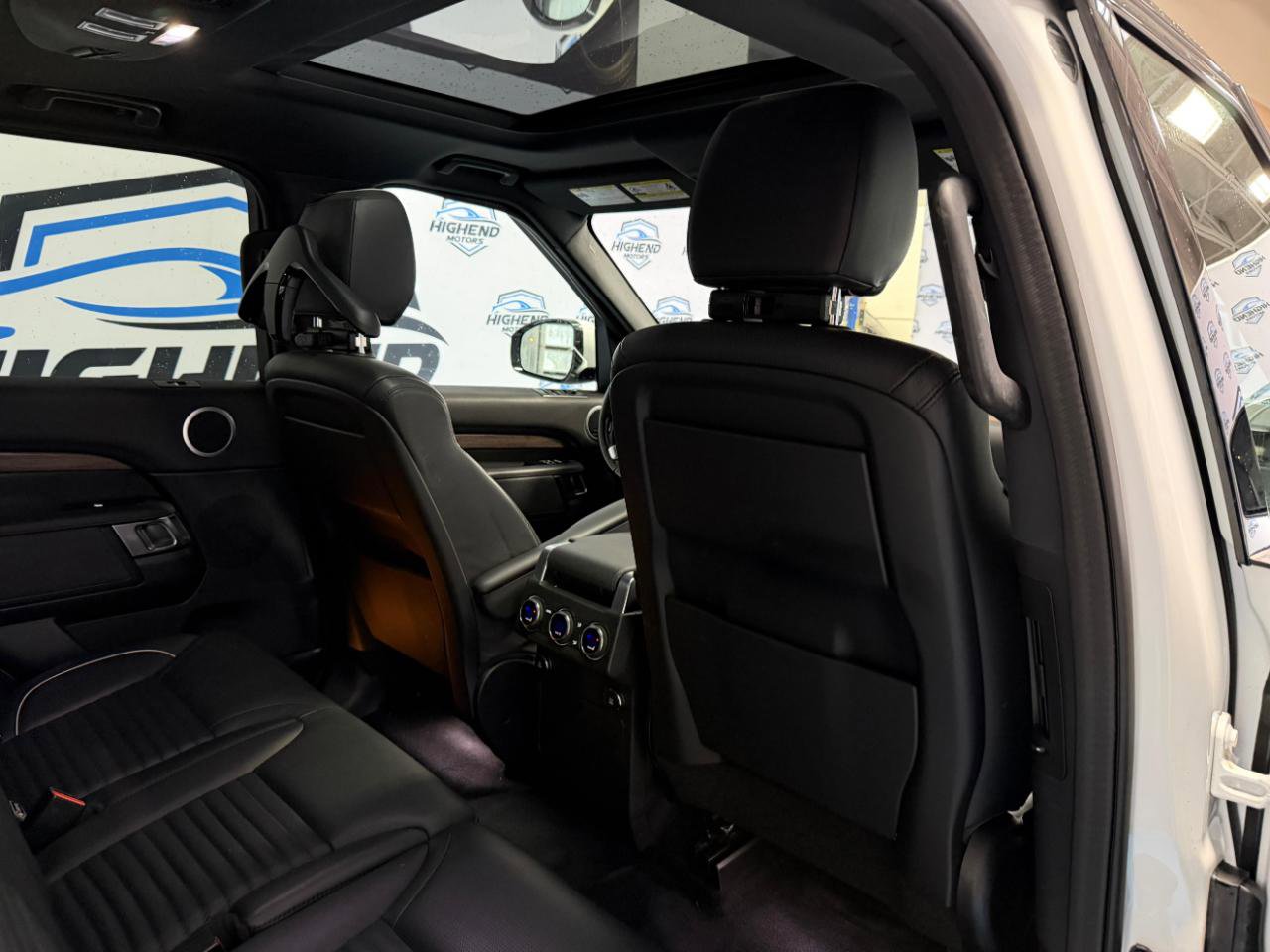 Used 2020 Land Rover Discovery HSE AWD/4WD image 25