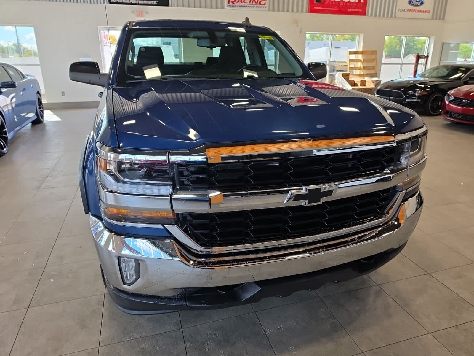Used 2018 Chevrolet Silverado 1500 LT w/ All Star Edition AWD/4WD image 4