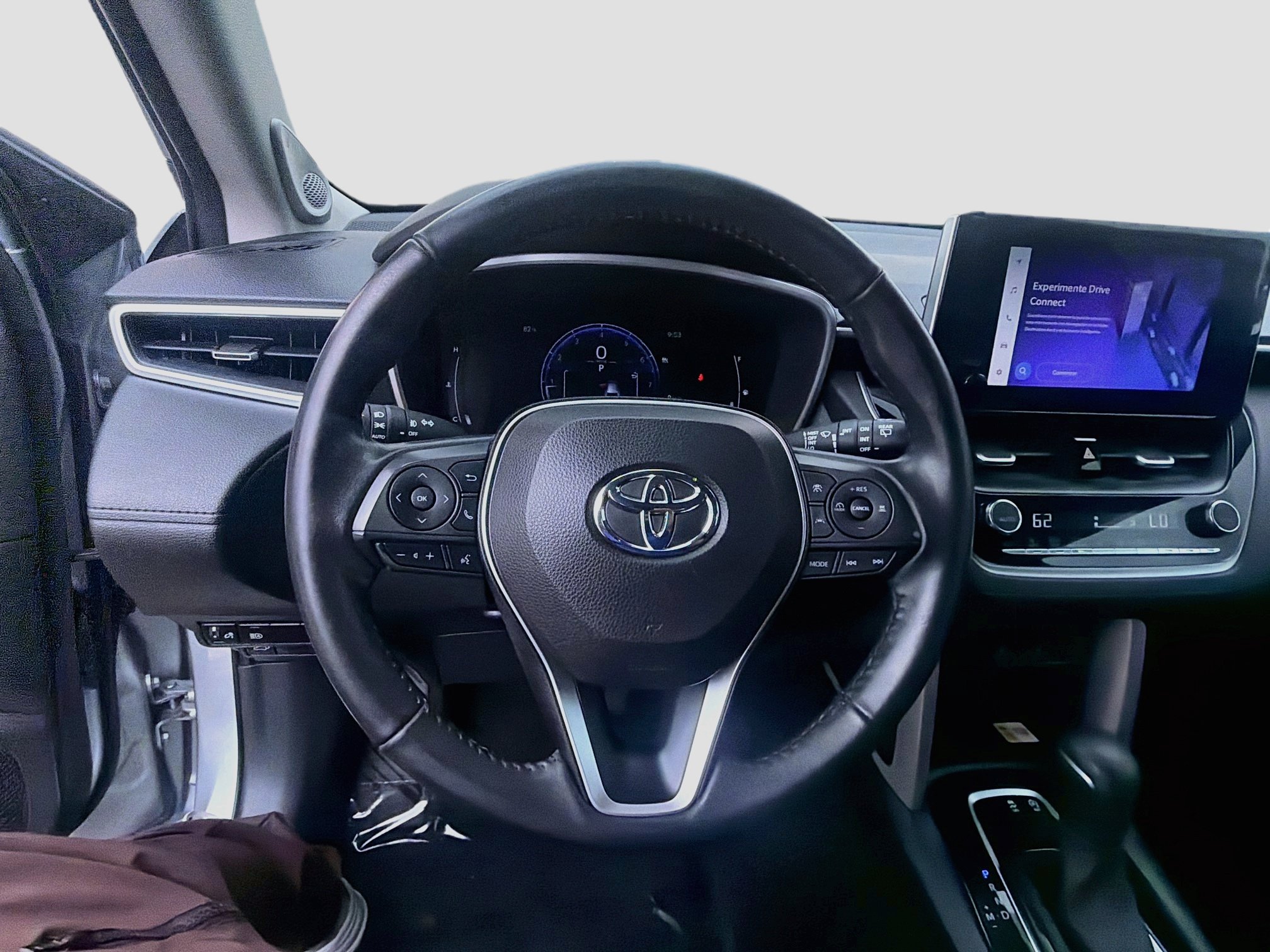 Used 2023 Toyota Corolla Cross XLE w/ Convenience Package FWD image 10