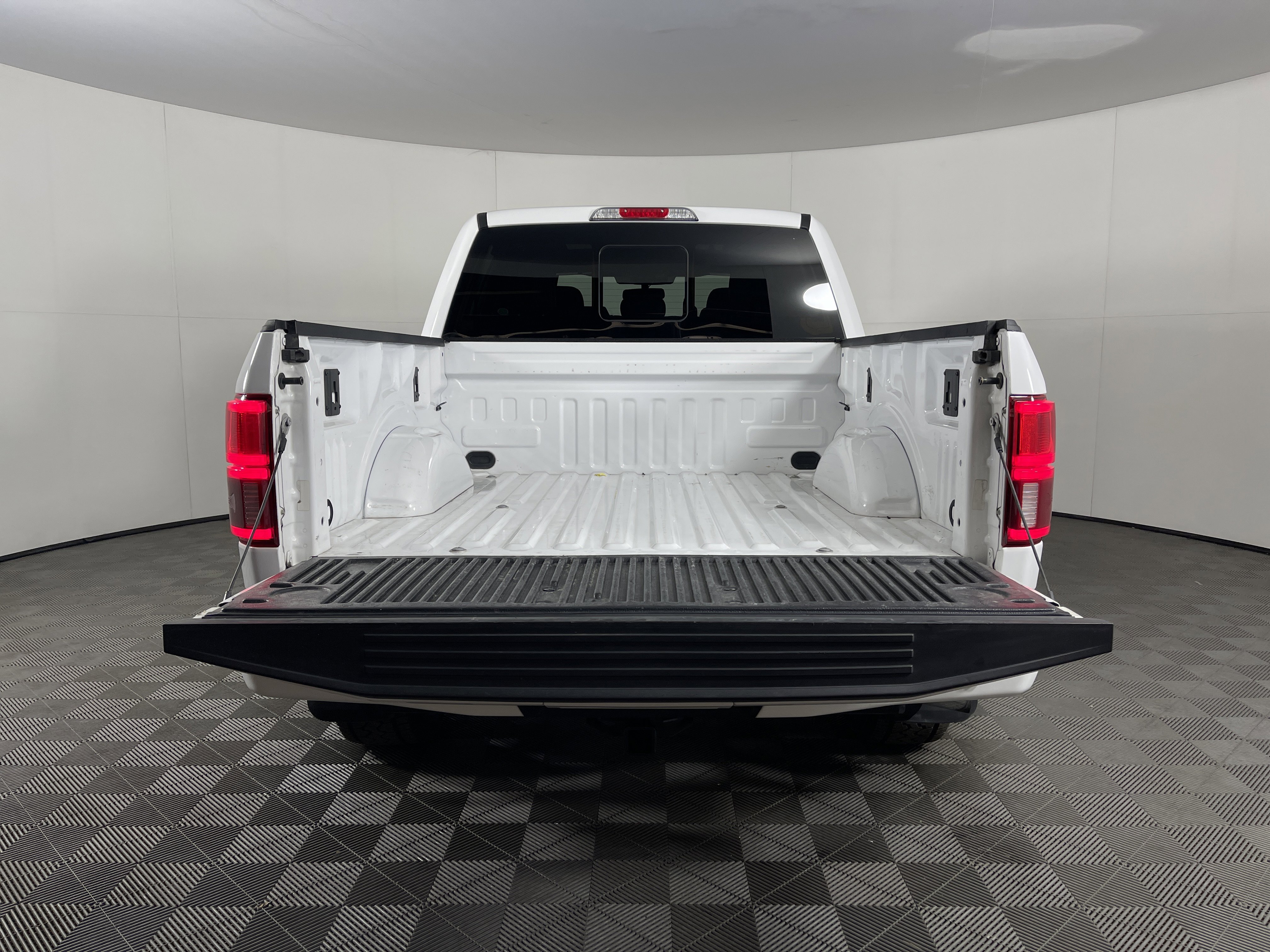 Used 2020 Ford F150 Lariat w/ Equipment Group 502A Luxury image 9