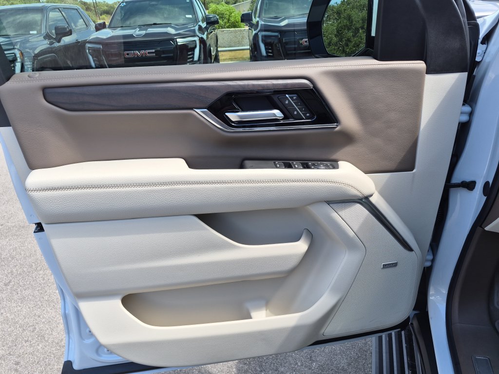 New 2026 GMC Yukon Denali w/ Denali Reserve Package AWD/4WD image 16