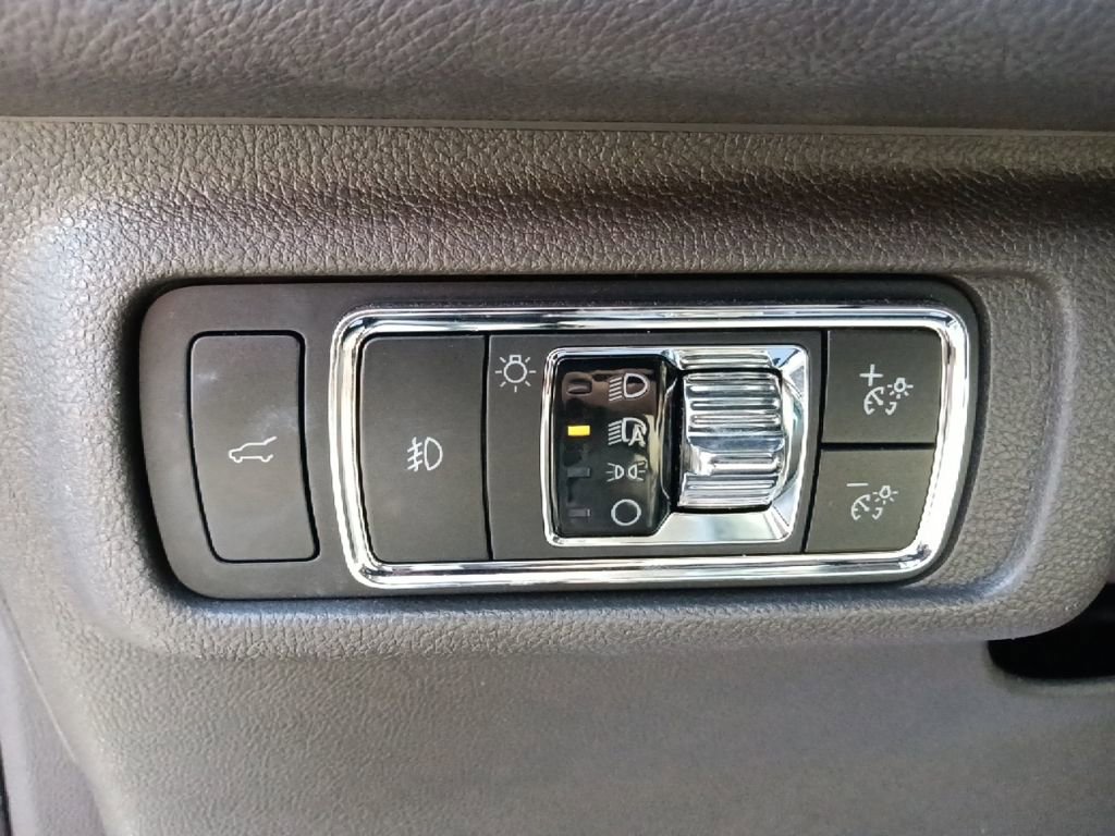 Used 2021 Lincoln Corsair Reserve w/ Equipment Group 201A image 17