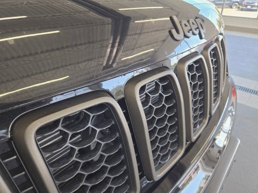 Used 2016 Jeep Grand Cherokee Limited 75th Anniversary image 24