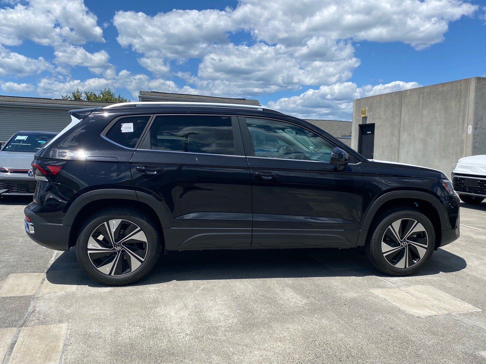New 2026 Volkswagen Taos SE AWD/4WD image 2