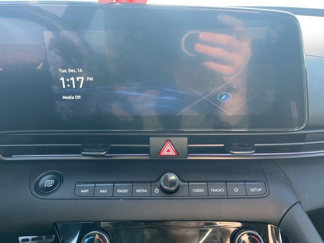 Used 2025 Hyundai Elantra SEL image 23