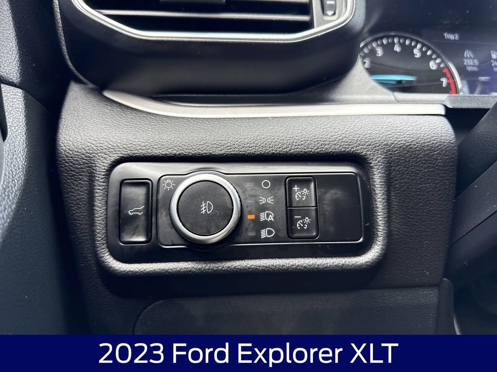 Used 2023 Ford Explorer XLT w/ Equipment Group 202A AWD/4WD image 28