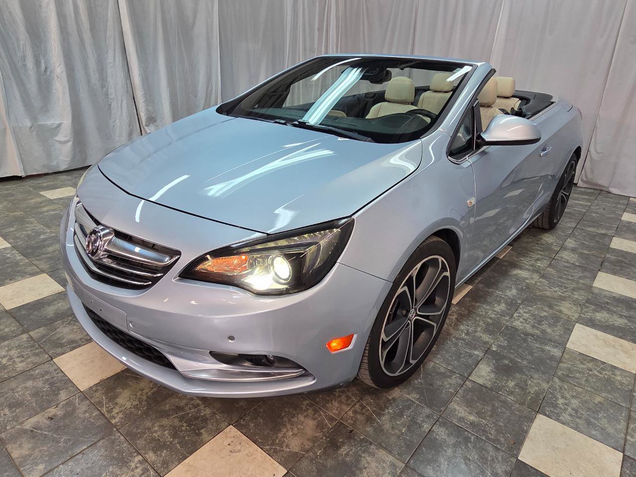 Used 2018 Buick Cascada Premium FWD image 2
