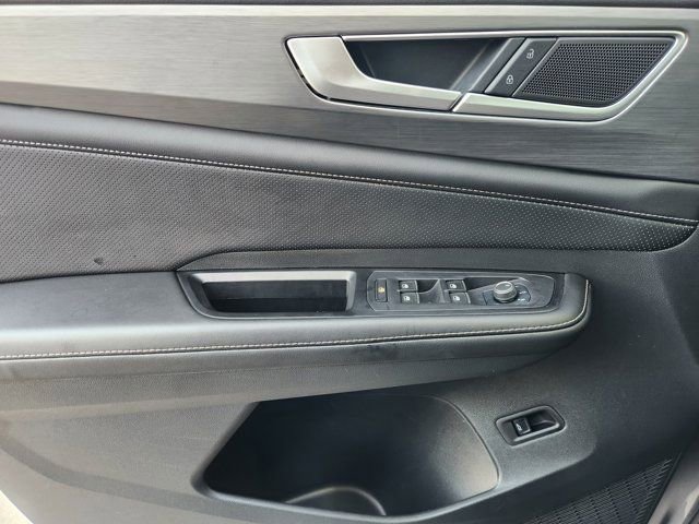 Used 2024 Volkswagen Atlas Cross Sport SE image 25