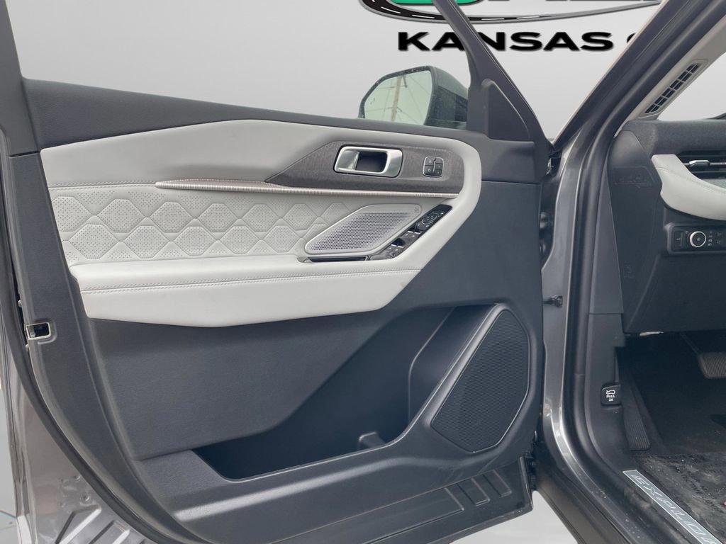 New 2026 Ford Explorer Platinum w/ LUX Leather Package image 18