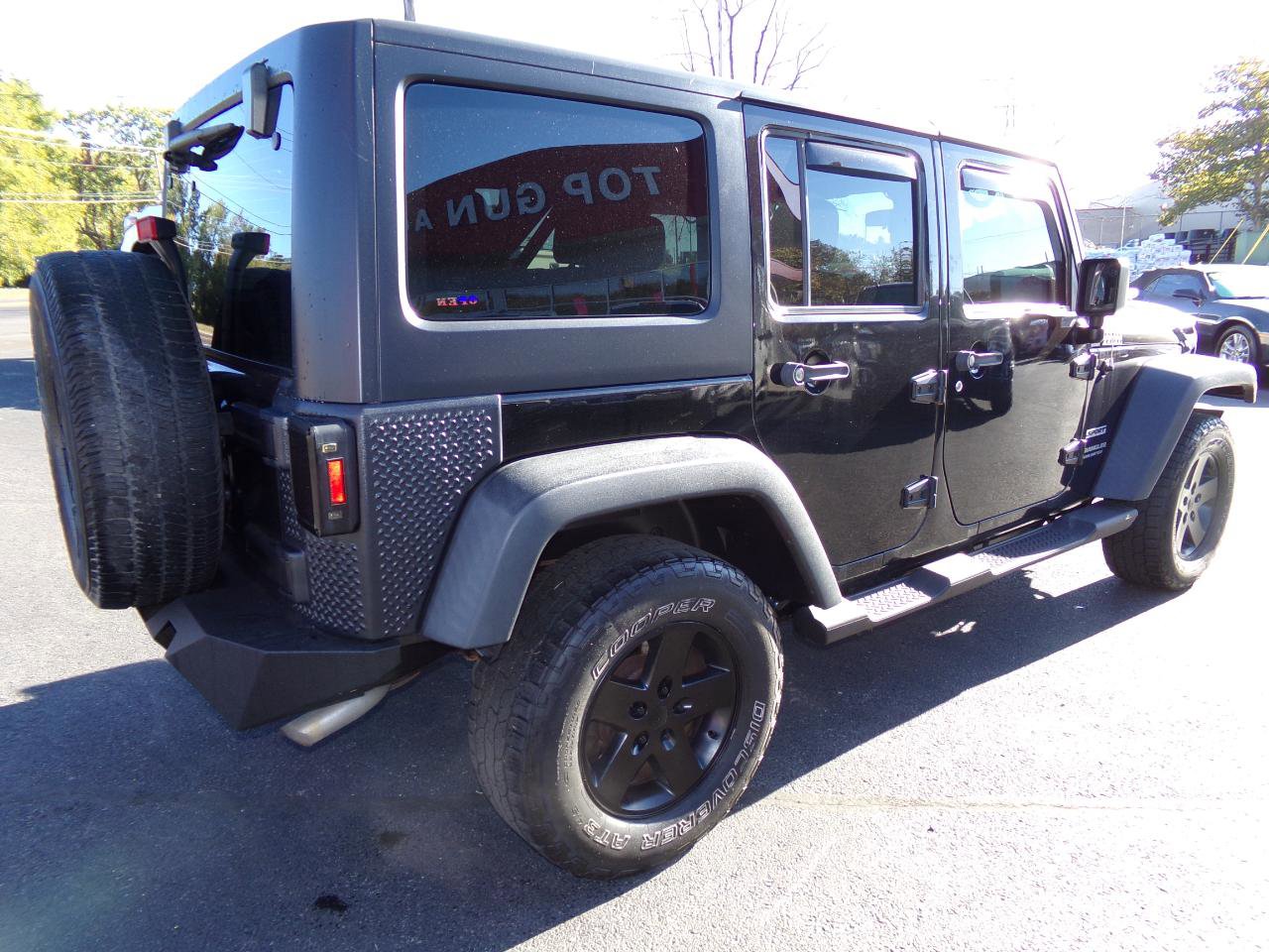 Used 2017 Jeep Wrangler Unlimited Sport w/ Connectivity Group AWD/4WD image 3