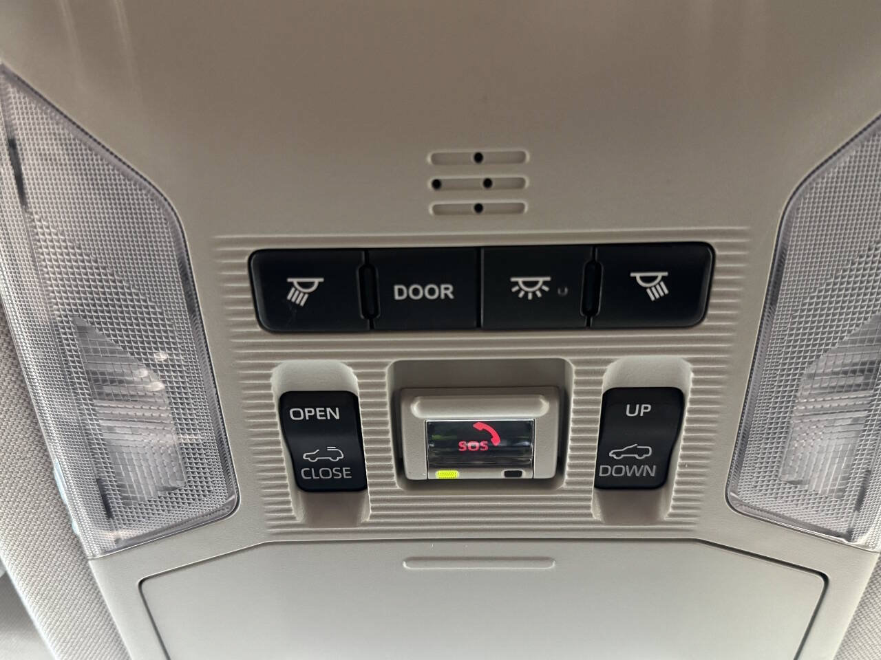 Used 2020 Toyota RAV4 Limited AWD/4WD image 48