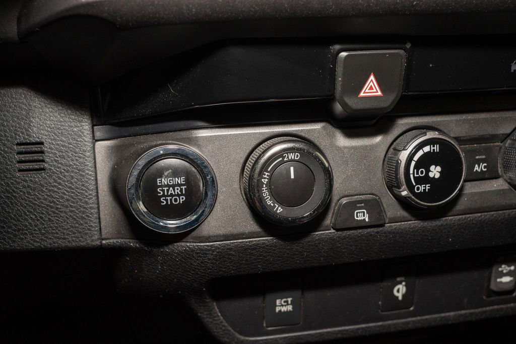 Used 2016 Toyota Tacoma TRD Off-Road image 14