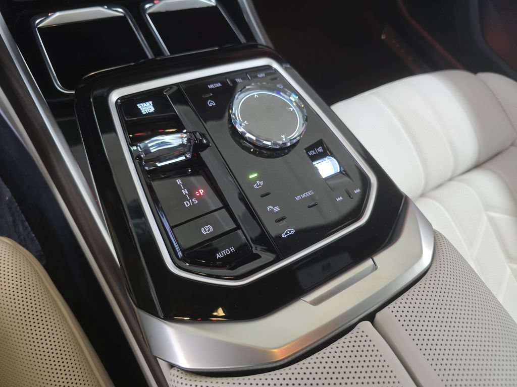 New 2026 BMW 760i xDrive w/ Executive Package AWD/4WD image 13
