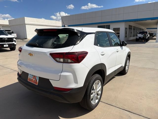 Used 2026 Chevrolet TrailBlazer LS AWD/4WD image 3