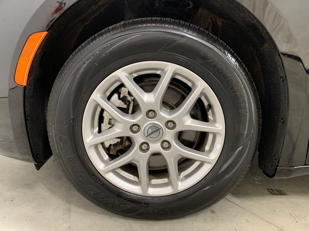 Used 2025 Chrysler Pacifica Select FWD video 2