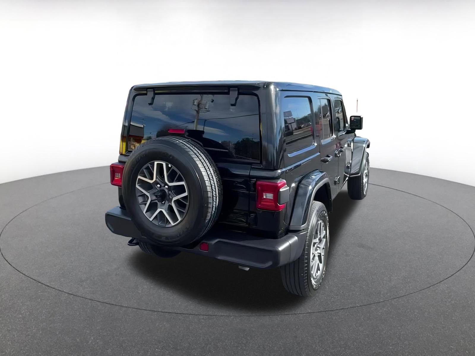 Used 2025 Jeep Wrangler Sahara image 10