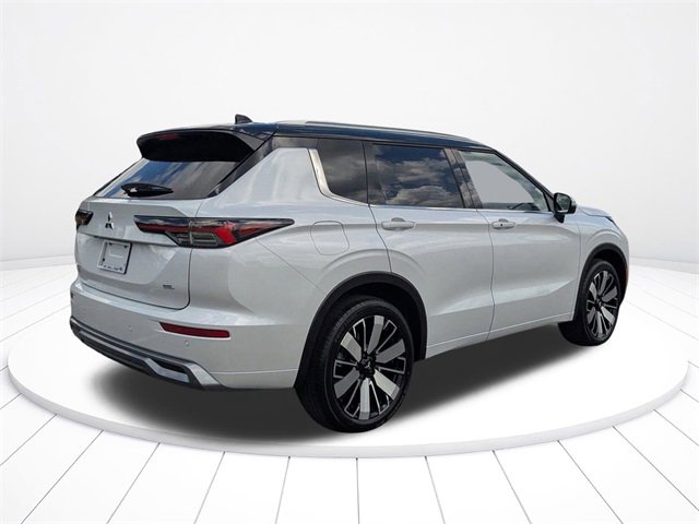 New 2025 Mitsubishi Outlander SEL image 3