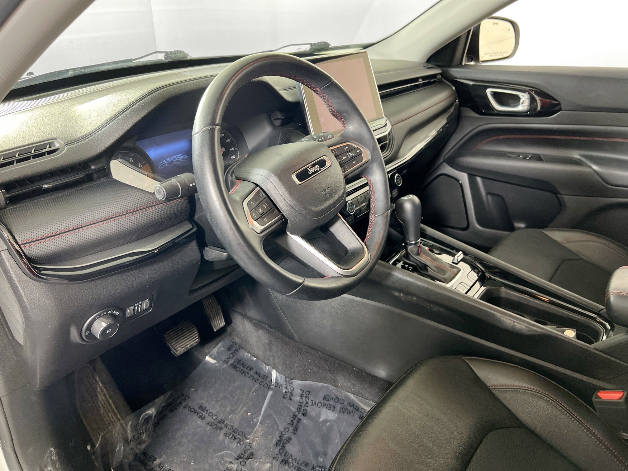 Used 2022 Jeep Compass Trailhawk w/ Trailhawk Convenience Group AWD/4WD image 9