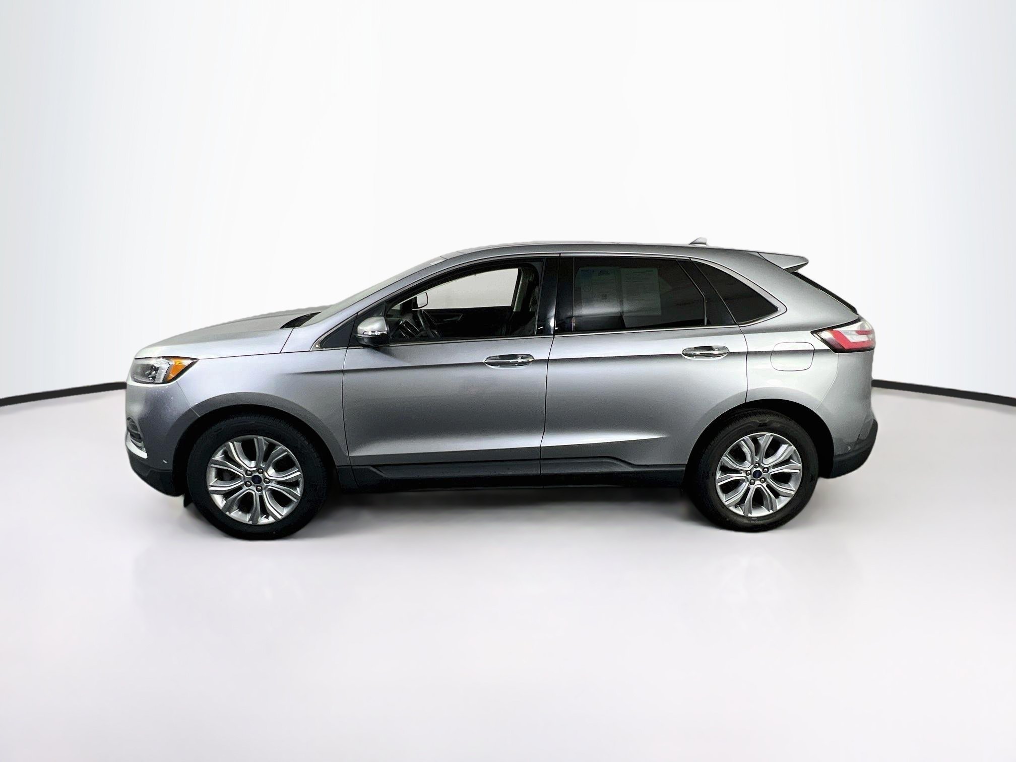 Used 2020 Ford Edge Titanium w/ Equipment Group 301A AWD/4WD image 8