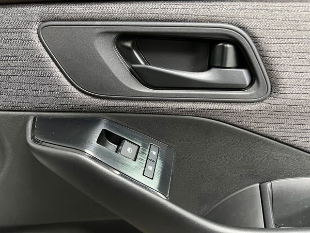 Used 2023 Nissan Rogue S image 49