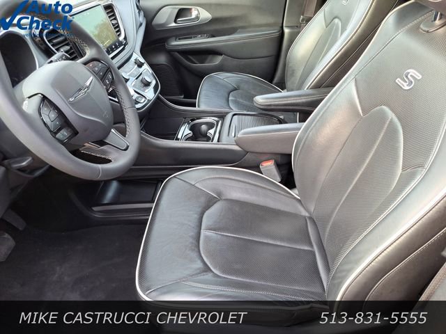 Used 2025 Chrysler Pacifica Limited image 23