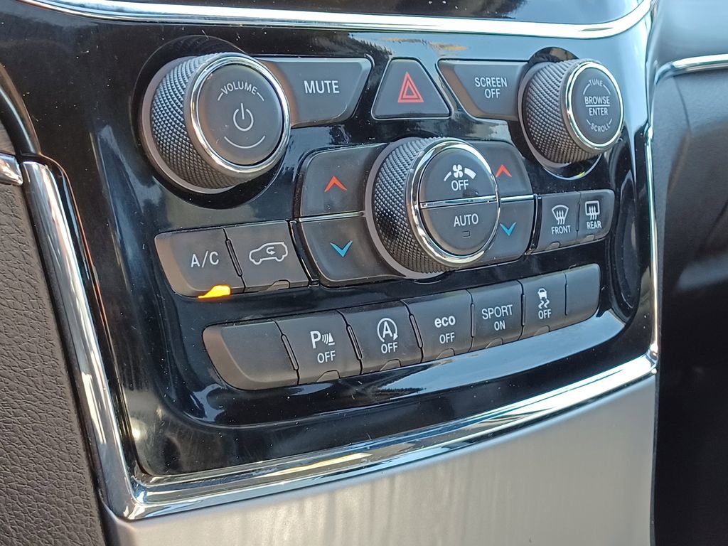Used 2020 Jeep Grand Cherokee Limited AWD/4WD image 24
