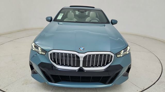 Used 2024 BMW 530i image 2