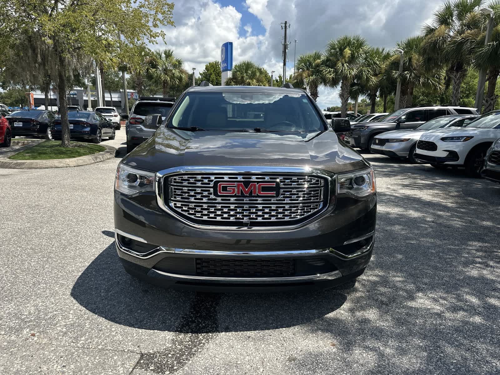 Used 2019 GMC Acadia Denali w/ Technology Package FWD image 9