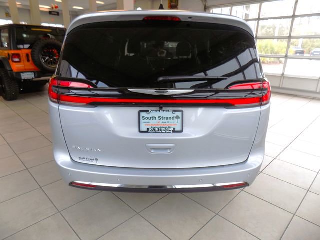 New 2026 Chrysler Pacifica Select image 6