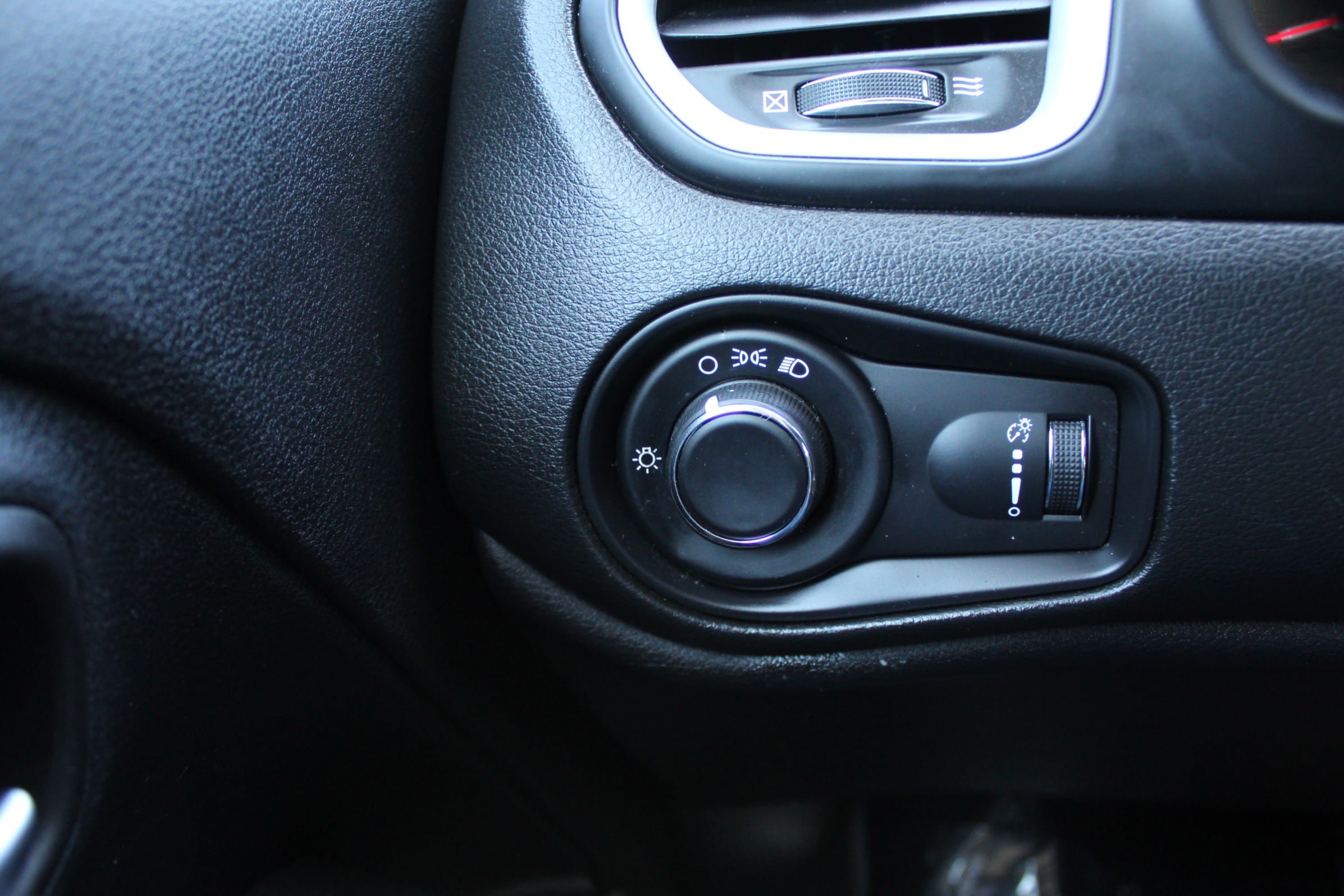 Used 2020 Jeep Renegade Sport AWD/4WD image 28