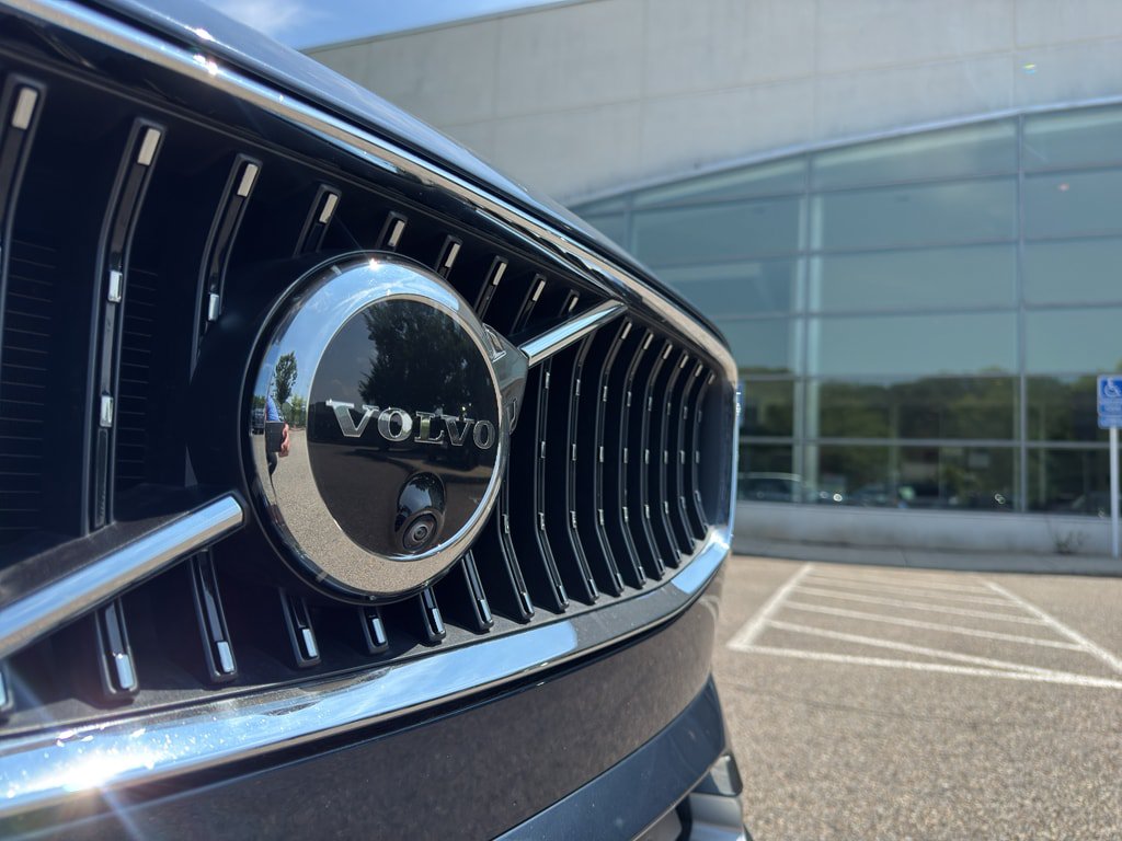 Certified 2025 Volvo V90 B6 Cross Country Plus AWD/4WD image 2
