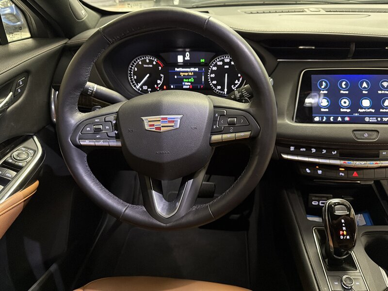 Used 2021 Cadillac XT4 Premium Luxury FWD image 40