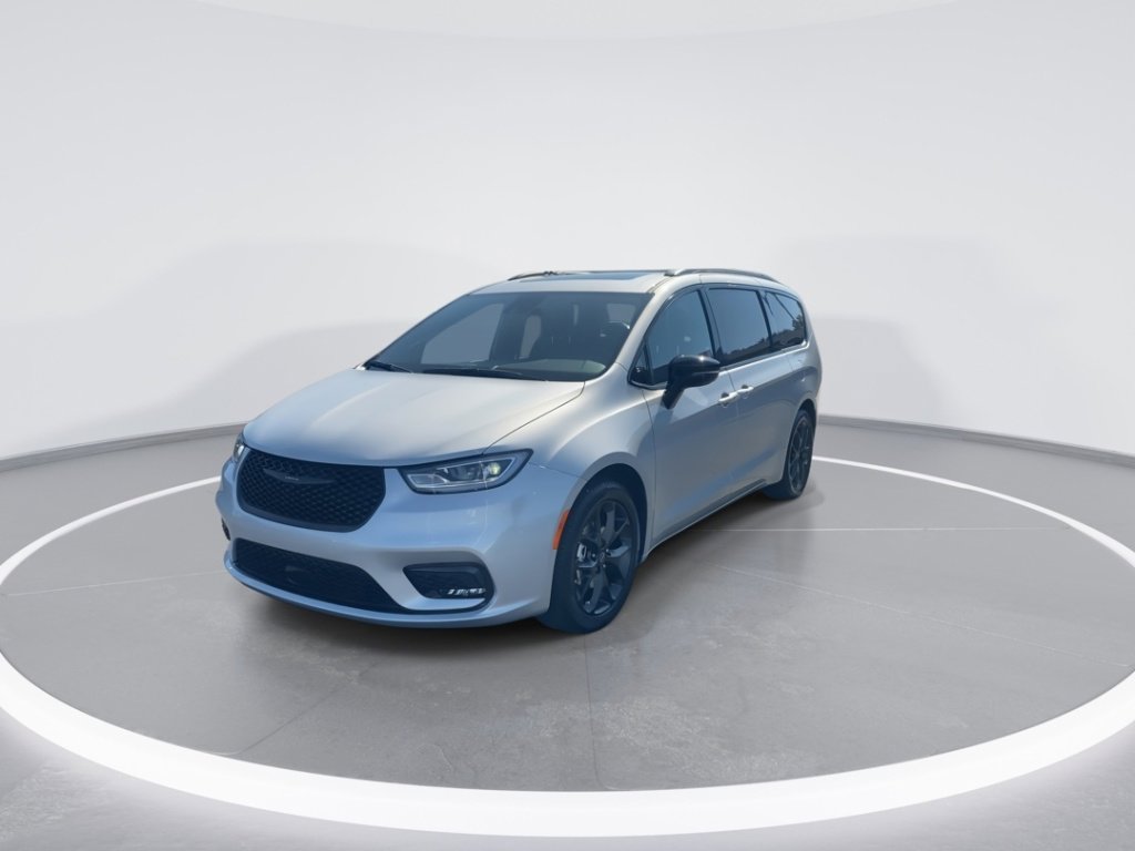 New 2026 Chrysler Pacifica Select image 4