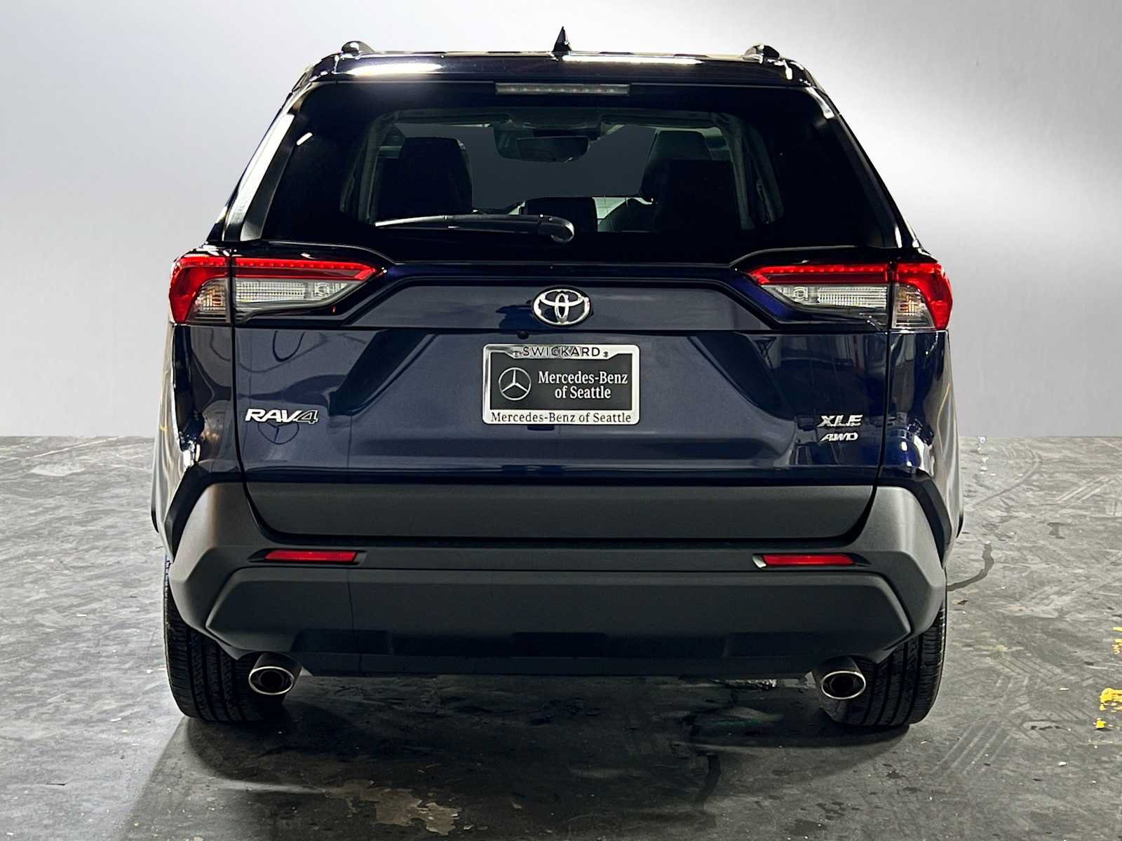 Used 2025 Toyota RAV4 XLE Premium w/ Weather Package AWD/4WD image 4