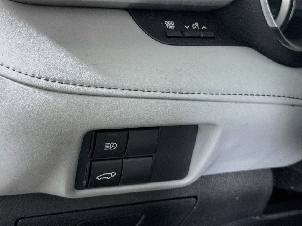 Certified 2021 Toyota Highlander XLE AWD/4WD image 19