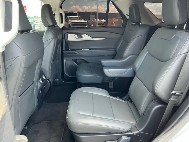 Used 2025 Ford Explorer Active w/ Active Comfort Package RWD image 18