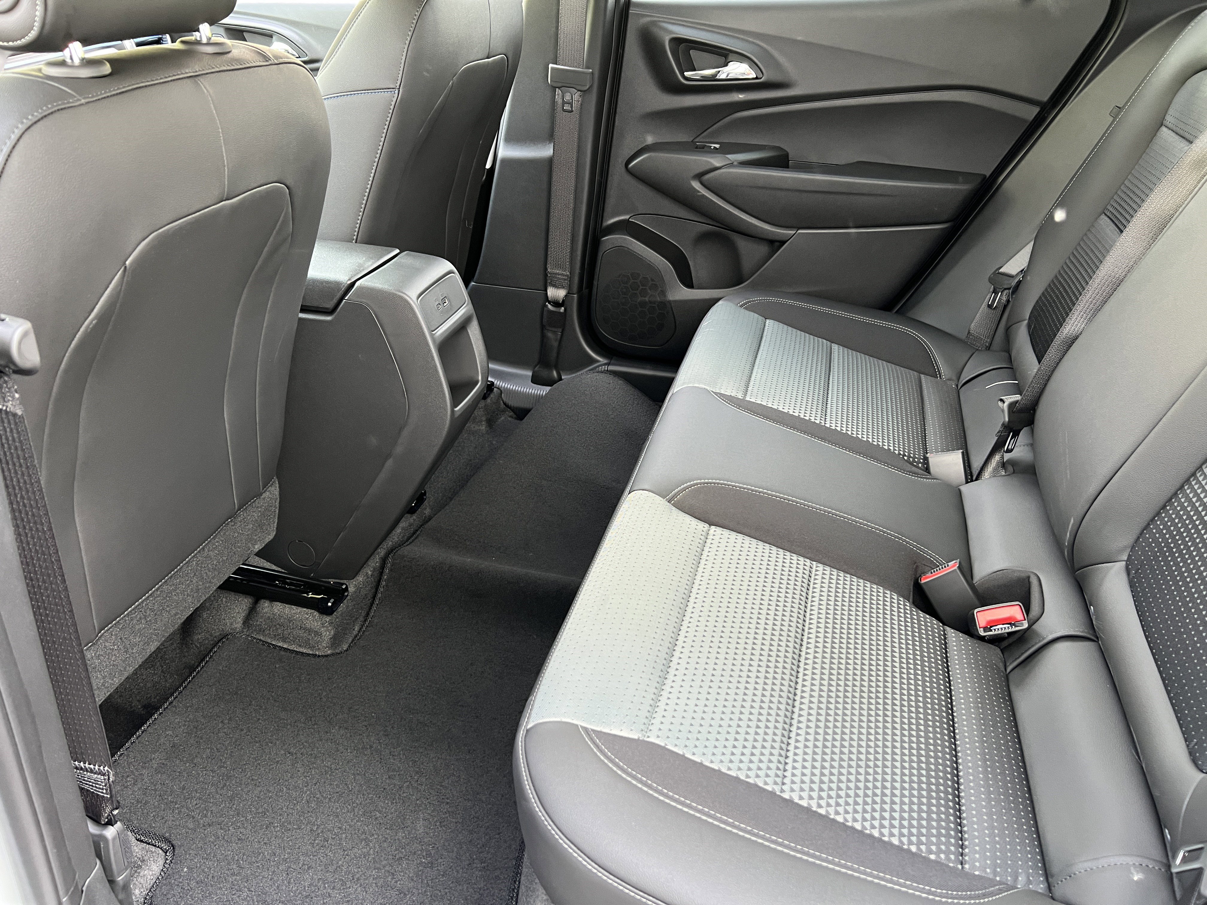 New 2026 Chevrolet Trax LT w/ LT Convenience Package FWD image 15