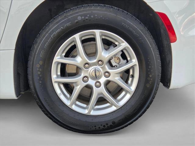 Used 2024 Chrysler Pacifica Touring-L image 22