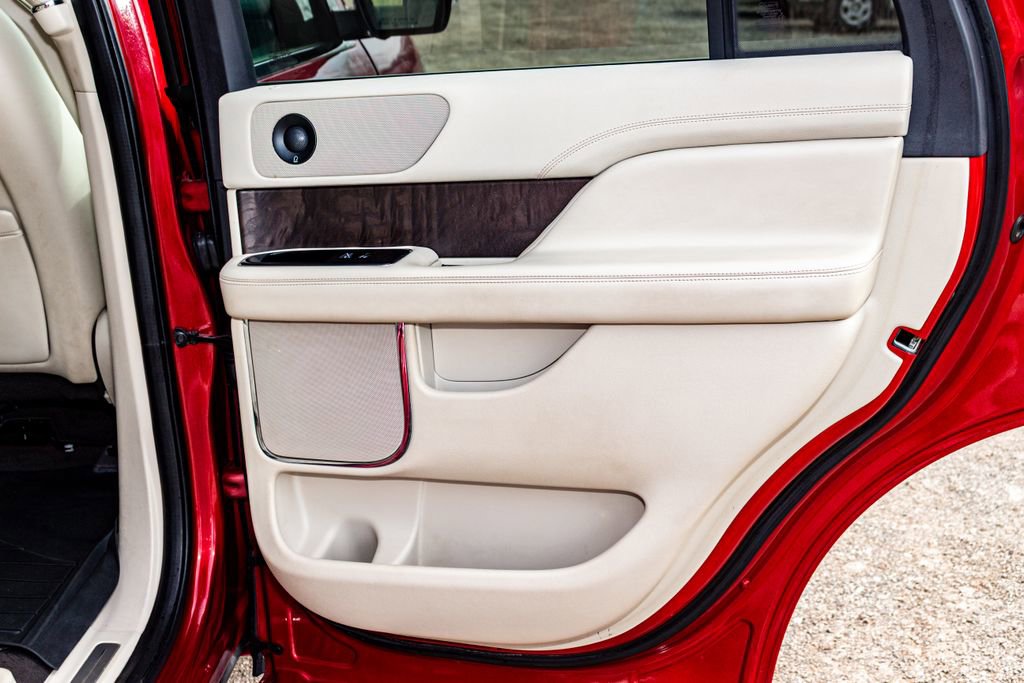 Used 2020 Lincoln Navigator Reserve image 27