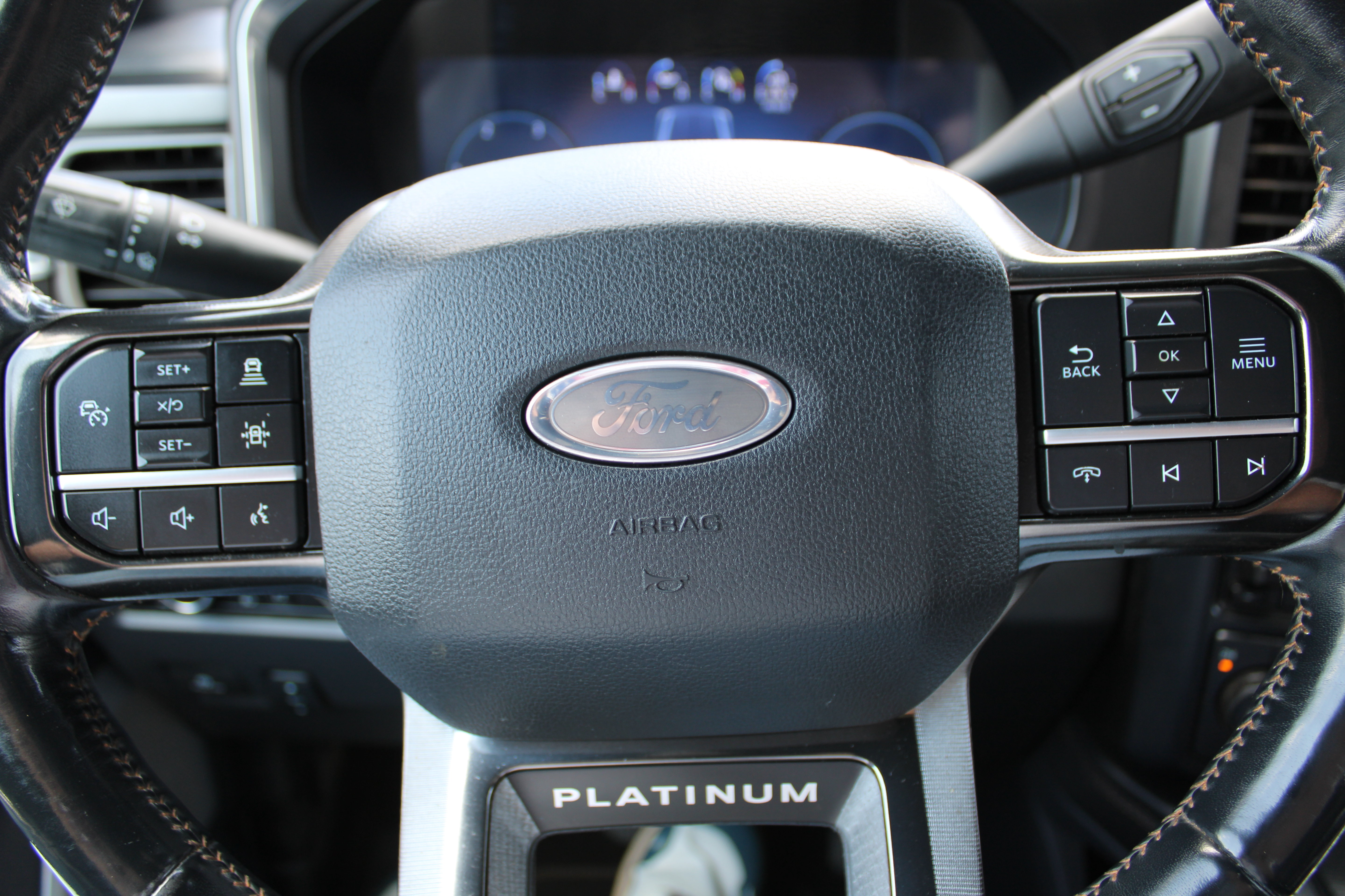 Used 2024 Ford F350 Platinum w/ FX4 Off-Road Package AWD/4WD image 18